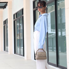 โหลดรูปภาพลงในเครื่องมือใช้ดูของ Gallery กระเป๋าหนังผู้หญิง /กระเป๋าหนังสะพายข้างผู้หญิง สีน้ำเบจ รุ่น B-BEI-8841 Chloe