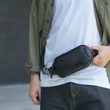 โหลดรูปภาพลงในเครื่องมือใช้ดูของ Gallery กระเป๋าหนังผู้ชาย/กระเป๋าหนังคาดอกผู้ชาย สีดำ รุ่น B-BK-8118