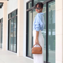 โหลดรูปภาพลงในเครื่องมือใช้ดูของ Gallery กระเป๋าหนังผู้หญิง /กระเป๋าหนังสะพายข้างผู้หญิง สีน้ำตาล รุ่น B-LBR-8841 Chloe