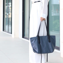 โหลดรูปภาพลงในเครื่องมือใช้ดูของ Gallery กระเป๋าหนังผู้หญิง /กระเป๋าหนังสะพายข้างผู้หญิง สีเทา B-GRA-763 (Freya)