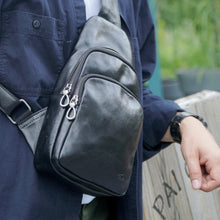 โหลดรูปภาพลงในเครื่องมือใช้ดูของ Gallery กระเป๋าหนังผู้ชาย/กระเป๋าหนังคาดอกผู้ชาย สีดำ รุ่น B-BK-515