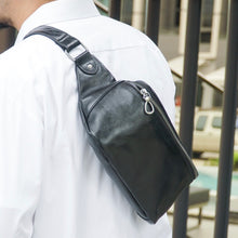 โหลดรูปภาพลงในเครื่องมือใช้ดูของ Gallery กระเป๋าหนังผู้ชาย/กระเป๋าหนังคาดอกผู้ชาย สีดำ รุ่น B-BK-8010