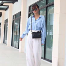 โหลดรูปภาพลงในเครื่องมือใช้ดูของ Gallery กระเป๋าหนังผู้หญิง /กระเป๋าหนังสะพายข้างผู้หญิง สีดำ รุ่น B-BK-8841 Chloe