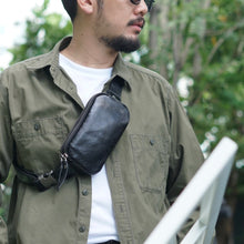 โหลดรูปภาพลงในเครื่องมือใช้ดูของ Gallery กระเป๋าหนังผู้ชาย/กระเป๋าหนังคาดอกผู้ชาย สีดำ รุ่น B-BK-8118