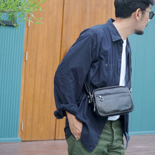 โหลดรูปภาพลงในเครื่องมือใช้ดูของ Gallery กระเป๋าหนังผู้ชาย/กระเป๋าหนังสะพายข้าง สีดำ รุ่น B-BK-1525