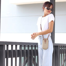 โหลดรูปภาพลงในเครื่องมือใช้ดูของ Gallery กระเป๋าหนังผู้หญิง /กระเป๋าหนังสะพายข้างผู้หญิง สี เบจ รุ่น B-BEI-5193 Grace