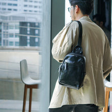 โหลดรูปภาพลงในเครื่องมือใช้ดูของ Gallery กระเป๋าหนังผู้ชาย /กระเป๋าหนังคาดอกผู้ชาย สีดำ รุ่น B-BK-2249