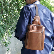 โหลดรูปภาพลงในเครื่องมือใช้ดูของ Gallery กระเป๋าหนังคาดอก รุ่น B-LBR-1276