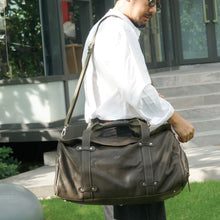 โหลดรูปภาพลงในเครื่องมือใช้ดูของ Gallery กระเป๋าหนังผู้ชาย/กระเป๋าหนังเดินทาง สีน้ำตาล รุ่น B-CBR-8920