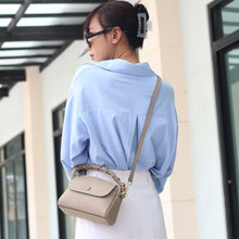 โหลดรูปภาพลงในเครื่องมือใช้ดูของ Gallery กระเป๋าหนังผู้หญิง /กระเป๋าหนังสะพายข้างผู้หญิง สีน้ำเบจ รุ่น B-BEI-8841 Chloe