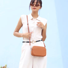 โหลดรูปภาพลงในเครื่องมือใช้ดูของ Gallery กระเป๋าหนังผู้หญิง /กระเป๋าหนังสะพายข้างผู้หญิง สีน้ำตาล รุ่น B-LBR-125 Ava