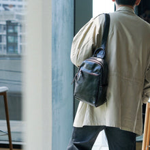 โหลดรูปภาพลงในเครื่องมือใช้ดูของ Gallery กระเป๋าหนังผู้ชาย /กระเป๋าหนังคาดอกผู้ชาย สีดำ รุ่น B-BK-2249