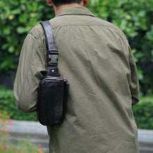 โหลดรูปภาพลงในเครื่องมือใช้ดูของ Gallery กระเป๋าหนังผู้ชาย/กระเป๋าหนังคาดอกผู้ชาย สีดำ รุ่น B-BK-8118