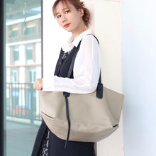 โหลดรูปภาพลงในเครื่องมือใช้ดูของ Gallery กระเป๋าหนังผู้หญิง /กระเป๋าหนังสะพายข้างผู้หญิง สีเบจ B-BEI-765 (Hilda)