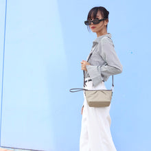 โหลดรูปภาพลงในเครื่องมือใช้ดูของ Gallery กระเป๋าหนังผู้หญิง /กระเป๋าหนังสะพายข้างผู้หญิง สีเบจ รุ่น B-BEI-8825 Stella