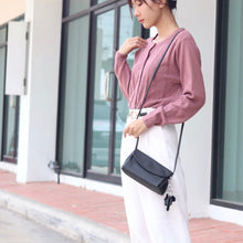 โหลดรูปภาพลงในเครื่องมือใช้ดูของ Gallery กระเป๋าหนังผู้หญิง /กระเป๋าหนังสะพายข้างผู้หญิง สีดำ รุ่น B-BK-616 Mia