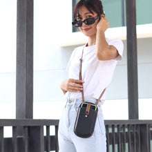 โหลดรูปภาพลงในเครื่องมือใช้ดูของ Gallery กระเป๋าหนังผู้หญิง /กระเป๋าหนังสะพายข้างผู้หญิง สี ดำ รุ่น B-BK-5193 Grace