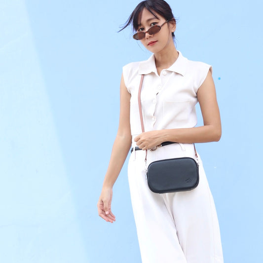 กระเป๋าหนังผู้หญิง /กระเป๋าหนังสะพายข้างผู้หญิง สีดำ รุ่น B-BK-125 Ava