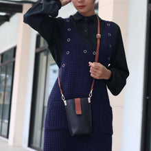 โหลดรูปภาพลงในเครื่องมือใช้ดูของ Gallery กระเป๋าหนังผู้หญิง /กระเป๋าหนังสะพายข้างผู้หญิง สีดำ รุ่น B-BK-8820 Lily