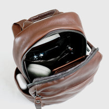 โหลดรูปภาพลงในเครื่องมือใช้ดูของ Gallery กระเป๋าหนังผู้ชาย/กระเป๋าหนังคาดอกผู้ชาย สีน้ำตาล รุ่น B-CBR-2249