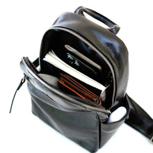 โหลดรูปภาพลงในเครื่องมือใช้ดูของ Gallery กระเป๋าหนังผู้ชาย /กระเป๋าหนังคาดอกผู้ชาย สีดำ รุ่น B-BK-2249