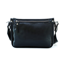 โหลดรูปภาพลงในเครื่องมือใช้ดูของ Gallery กระเป๋าหนังผู้ชาย/กระเป๋าหนังสะพายข้าง สีดำ รุ่น B-BK-8335