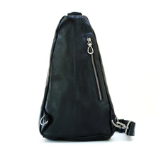 โหลดรูปภาพลงในเครื่องมือใช้ดูของ Gallery กระเป๋าหนังผู้ชาย /กระเป๋าหนังคาดอกผู้ชาย สีดำ รุ่น B-BK-8121