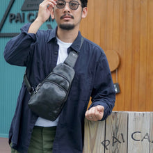 โหลดรูปภาพลงในเครื่องมือใช้ดูของ Gallery กระเป๋าหนังผู้ชาย/กระเป๋าหนังคาดอกผู้ชาย สีดำ รุ่น B-BK-515