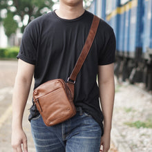 โหลดรูปภาพลงในเครื่องมือใช้ดูของ Gallery กระเป๋าหนังผู้ชาย /กระเป๋าหนังคาดอกผู้ชายสีน้ำตาลรุ่น B-CBR-788