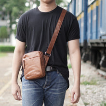 โหลดรูปภาพลงในเครื่องมือใช้ดูของ Gallery กระเป๋าหนังผู้ชาย /กระเป๋าหนังคาดอกผู้ชายสีน้ำตาลรุ่น B-CBR-788