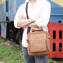 โหลดรูปภาพลงในเครื่องมือใช้ดูของ Gallery กระเป๋าหนังผู้ชาย/กระเป๋าหนังสะพายข้างผู้ชาย สีนํ้าตาล รุ่น B-LBR-1115