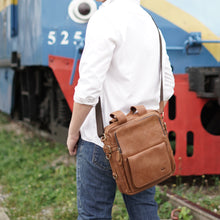 โหลดรูปภาพลงในเครื่องมือใช้ดูของ Gallery กระเป๋าหนังผู้ชาย/กระเป๋าหนังสะพายข้างผู้ชาย สีนํ้าตาล รุ่น B-LBR-1115