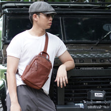 โหลดรูปภาพลงในเครื่องมือใช้ดูของ Gallery กระเป๋าหนังผู้ชาย/กระเป๋าหนังคาดอกผู้ชาย สีน้ำตาล รุ่น B-CBR-2249