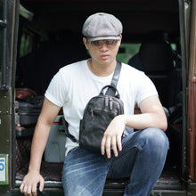 โหลดรูปภาพลงในเครื่องมือใช้ดูของ Gallery กระเป๋าหนังผู้ชาย /กระเป๋าหนังคาดอกผู้ชาย สีดำ รุ่น B-BK-2249