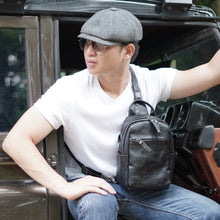 โหลดรูปภาพลงในเครื่องมือใช้ดูของ Gallery กระเป๋าหนังผู้ชาย /กระเป๋าหนังคาดอกผู้ชาย สีดำ รุ่น B-BK-2249