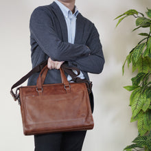 โหลดรูปภาพลงในเครื่องมือใช้ดูของ Gallery B-CBR-8874