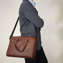 โหลดรูปภาพลงในเครื่องมือใช้ดูของ Gallery B-CBR-8874