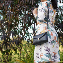 โหลดรูปภาพลงในเครื่องมือใช้ดูของ Gallery กระเป๋าหนังสะพายข้างผู้หญิง/กระเป๋าหนังแท้ผู้หญิง รุ่น Diana (ดำ)