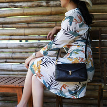 โหลดรูปภาพลงในเครื่องมือใช้ดูของ Gallery กระเป๋าหนังสะพายข้างผู้หญิง/กระเป๋าหนังแท้ผู้หญิง รุ่น Diana (ดำ)