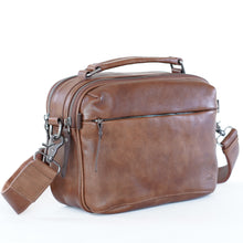 โหลดรูปภาพลงในเครื่องมือใช้ดูของ Gallery กระเป๋าหนังผู้ชาย /กระเป๋าหนังสะพายข้าง สีน้ำตาล รุ่น B-CBR-8130