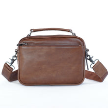 โหลดรูปภาพลงในเครื่องมือใช้ดูของ Gallery กระเป๋าหนังผู้ชาย /กระเป๋าหนังสะพายข้าง สีน้ำตาล รุ่น B-CBR-8130