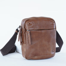 โหลดรูปภาพลงในเครื่องมือใช้ดูของ Gallery กระเป๋าหนังผู้ชาย /กระเป๋าหนังคาดอกผู้ชายสีน้ำตาลรุ่น B-CBR-788