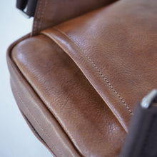 โหลดรูปภาพลงในเครื่องมือใช้ดูของ Gallery กระเป๋าหนังผู้ชาย /กระเป๋าหนังคาดอกผู้ชายสีน้ำตาลรุ่น B-CBR-788