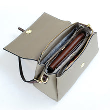 โหลดรูปภาพลงในเครื่องมือใช้ดูของ Gallery กระเป๋าหนังผู้หญิง /กระเป๋าหนังสะพายข้างผู้หญิง สีเบจ B-BEI-8845 (Iris)