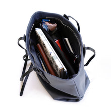 โหลดรูปภาพลงในเครื่องมือใช้ดูของ Gallery กระเป๋าหนังผู้หญิง /กระเป๋าหนังสะพายข้างผู้หญิง สีเทา B-GRA-763 (Freya)