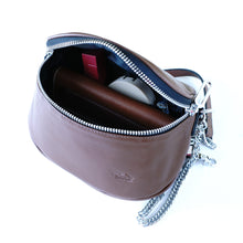 โหลดรูปภาพลงในเครื่องมือใช้ดูของ Gallery กระเป๋าหนังผู้หญิง /กระเป๋าหนังสะพายข้าง/กระเป๋าคาดอกผู้หญิง สีกาแฟ B-CBR-7266 (Lyra)