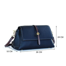 โหลดรูปภาพลงในเครื่องมือใช้ดูของ Gallery กระเป๋าหนังผู้หญิง /กระเป๋าหนังสะพายข้างผู้หญิง สีดำ B-BK-8845 (Iris)