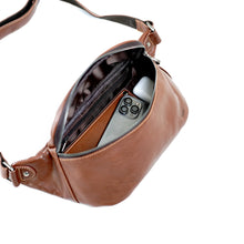 โหลดรูปภาพลงในเครื่องมือใช้ดูของ Gallery กระเป๋าหนังผู้ชาย/กระเป๋าหนังคาดอกผู้ชาย สีน้ำตาล รุ่น B-CBR-8010