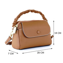โหลดรูปภาพลงในเครื่องมือใช้ดูของ Gallery กระเป๋าหนังผู้หญิง /กระเป๋าหนังสะพายข้างผู้หญิง สีน้ำตาล รุ่น B-LBR-8841 Chloe