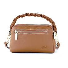 โหลดรูปภาพลงในเครื่องมือใช้ดูของ Gallery กระเป๋าหนังผู้หญิง /กระเป๋าหนังสะพายข้างผู้หญิง สีน้ำตาล รุ่น B-LBR-8841 Chloe